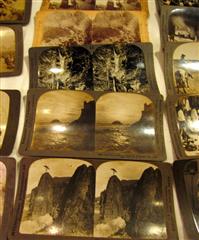 ANTIQUE STEREOSOPE VIEWER PAT APR 12,1904 WITH 70 CARDS & 5 POST CARDS